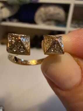 BCBGMAXAZRIA Statement Ring Size 7 Gold Tone Clear Rhinestone